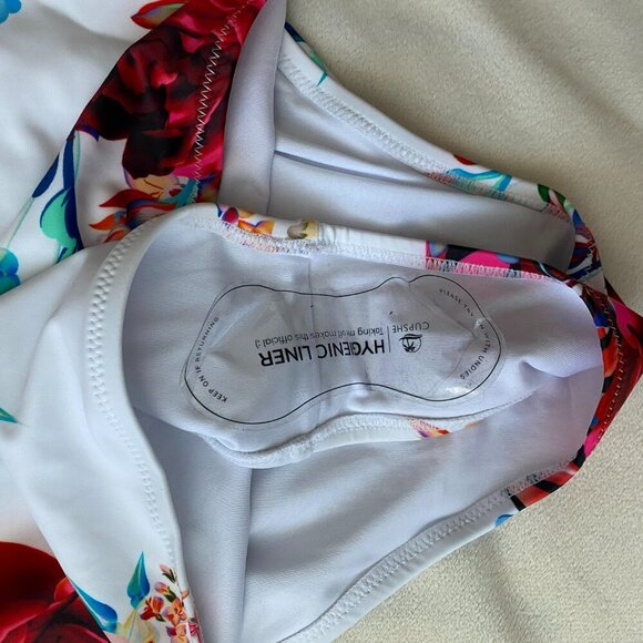 CUPSHE Women's One Piece Swimsuit Twist Cutout Front Crisscross Lace Up Back SzL - Picture 5 of 6